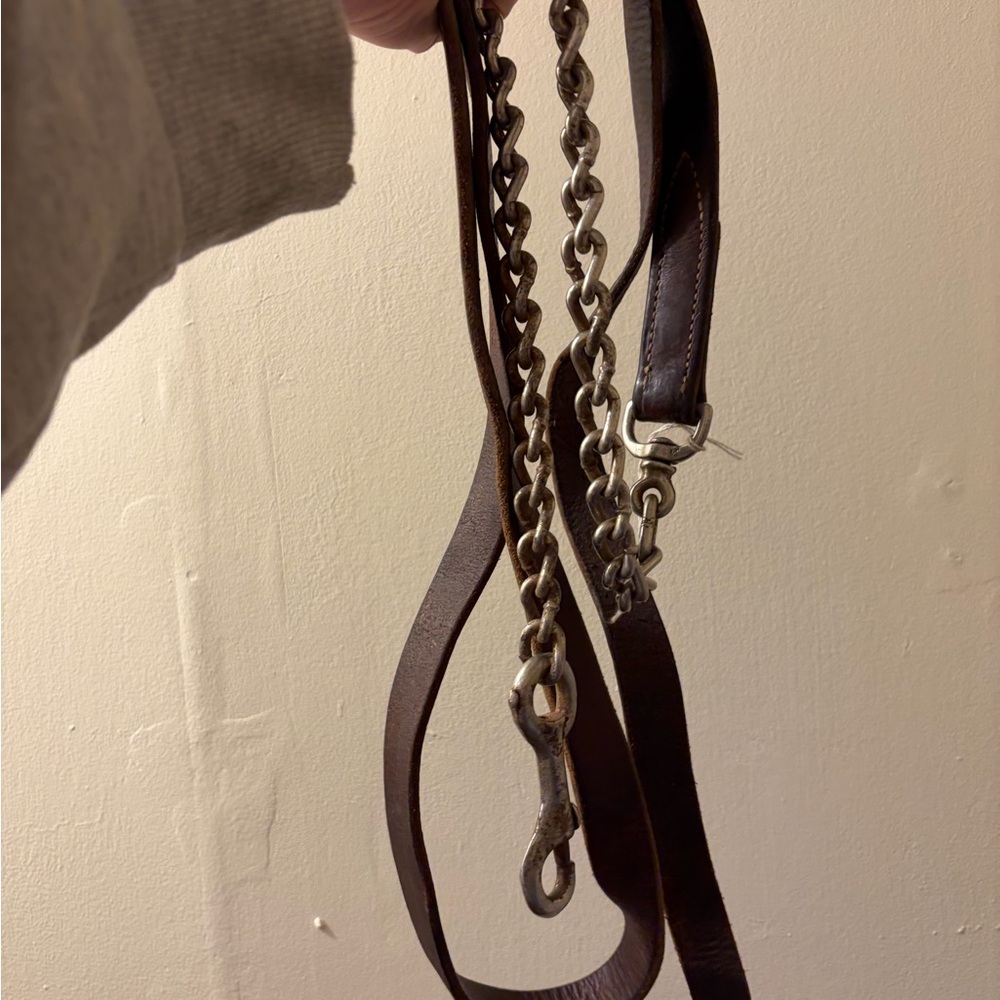 MacPherson show lead with chain